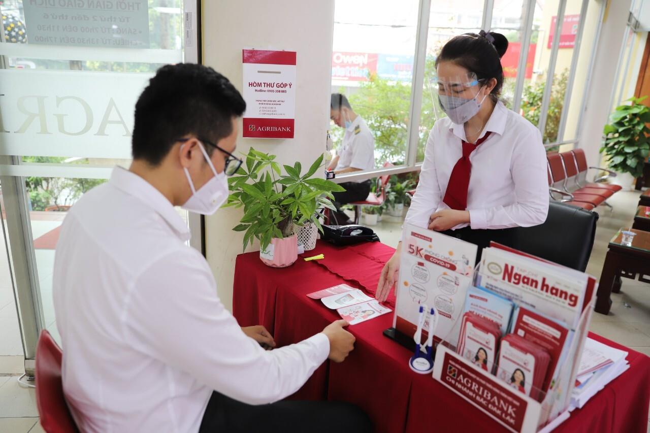 Ngân hàng Agribank giảm lãi suất thẻ tín dụng còn còn 11,7%/năm