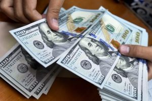 Tỷ giá USD lao dốc trong phiên 13/8